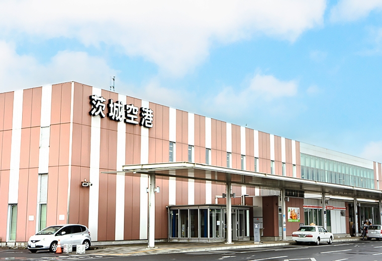 Sân bay Ibaraki cung cấp rất nhiều dịch vụ tiện ích hấp dẫn ! Sân bay Ibaraki cũng được đề xuất là địa điểm xuất phát tuyệt vời cho chuyến du lịch Nhật Bản